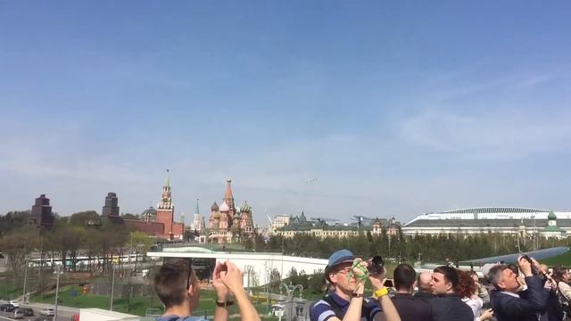 Парад 2018 Военная авиация,подготовка ,съёмка парк Зарядье смотреть онлайн