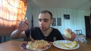 МУКБАНГ АСМР МАКАРОНЫ СОСИСКИ/ СОУС ХЛЕБ и ЯИЧНИЦА/ ОБЖОР ОБЕД EATING ASMR Mukbang