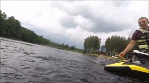 Водный экстрим катание на надувной таблетке! Riding on water donut