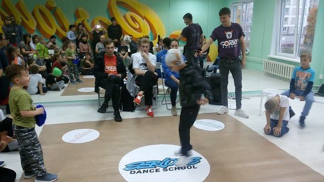 Максим. Брейк-данс. 21.10.2018 (2) смотреть онлайн