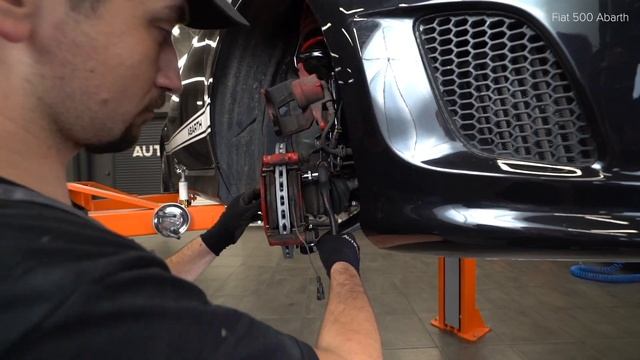 Wie ABARTH 500 (312) Bremsscheiben vorne wechseln [AUTODOC TUTORIAL] смотреть онлайн