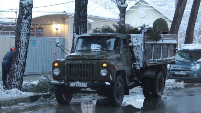В связи со снегопадами службы города работают в усиленном режиме смотреть онлайн