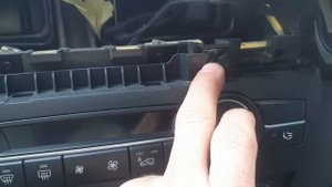 BMW X5 E70 Замена климат контроля   BMW X5 E70 - How To Remove the dash center panel Climate Contro