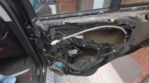 Как я менял динамики в задних дверях | Музыка в BMW X5 e53