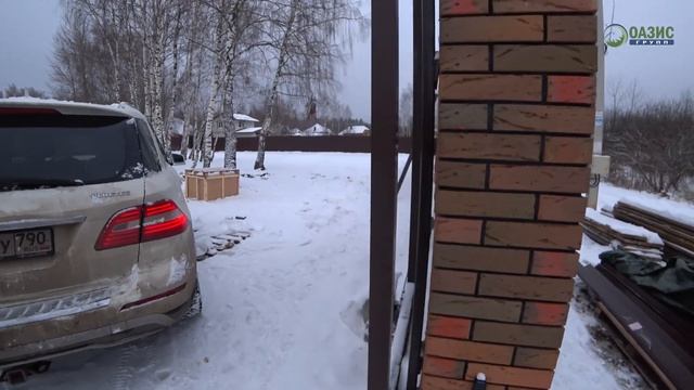 Забор из ламелей с автоматическими воротами: красиво, удобно и функционально.