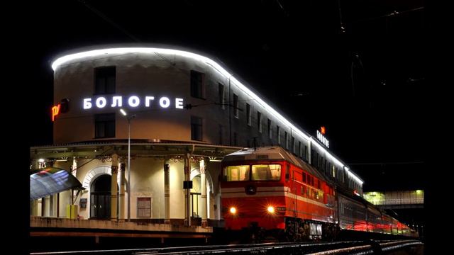На Петербург проследует скоростной поезд, отойдите от края платформы!