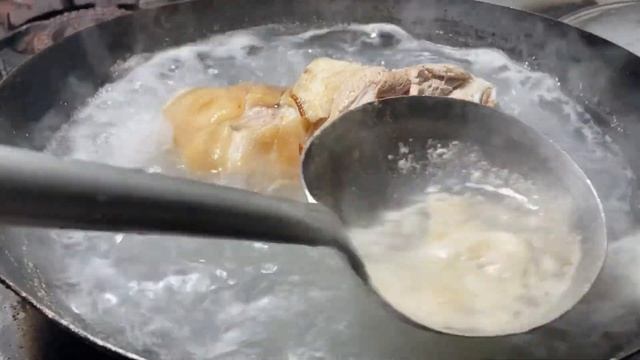 廚師長教你年夜飯紅燒肘子家常做法，步驟詳細，軟爛入味肥而不膩【留意美食】#紅燒肘子 #年夜飯 #肘子