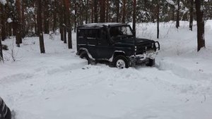Как едет УАЗ Хантер по глубокому снегу