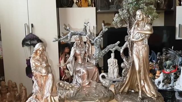ОБЯЗАНЫ ЛИ МЫ СВОЕЙ МАТЕРИ? ВЕДЬМИНА ИЗБА. ИНГА ХОСРОЕВА.