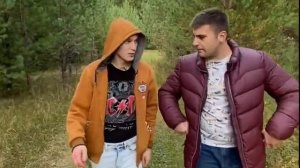ПАРЕНЬ ПЛЮЕТ НА ВСЕ ЧТО ВИДИТ