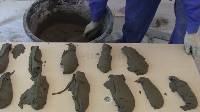 Как правильно наносить плиточный клей на стену или на плитку. смотреть онлайн