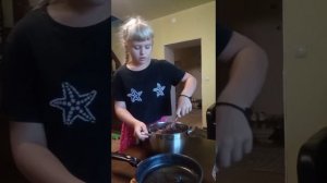 Готовим сладкую колбасу самостоятельно?