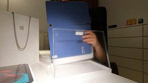 Распаковка iPad Pro 2018 - руками ребёнка