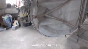 Постройка стеклопластикового катера - нанесение гелькоута на верхнюю часть матрицы