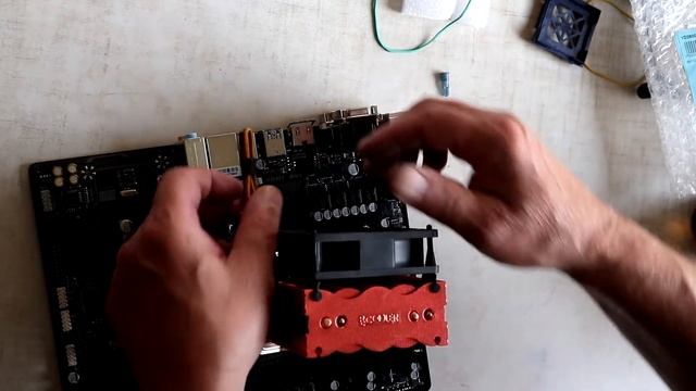 Сборка компьютера. Часть 1: вставляем процессор, кулер и память. смотреть онлайн