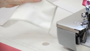 Промышленный 4-х ниточный оверлок с закрепкой нити Aurora A-700DE-4BT | Обзор