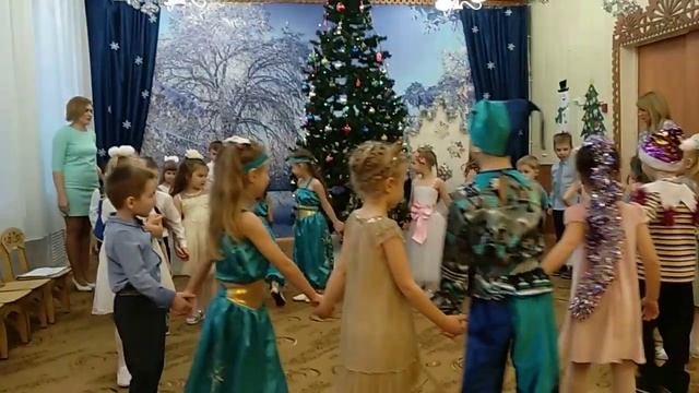Новогодний праздник в детском саду. 25.12.2018г смотреть онлайн