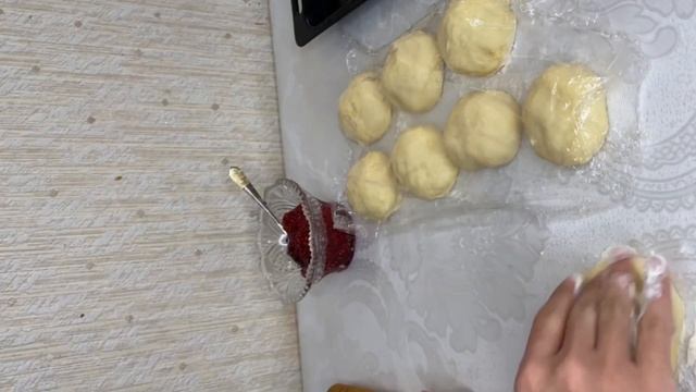 БУЛОЧКИ С ВАРЕНЬЕМ.Жегенде арманда,жемегенде арманда?