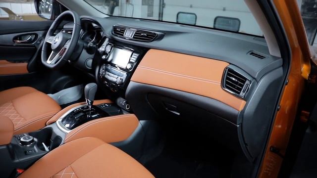 Nissan X-Trail перетянули салон в рыжую экокожу с ромбами [ПРОСТОЙ ДИЗАЙН 2022]