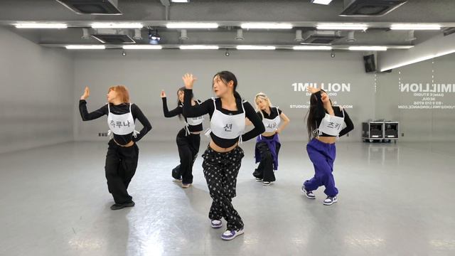 Billlie - DOMINO ~ butterfly effect - Japanese ver. - / Woonha Choreography смотреть онлайн