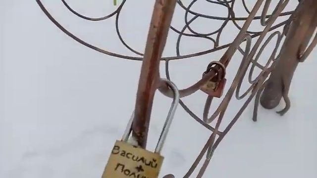 Набережная город Кировград и поршень.