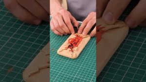 Процесс создания профессионального кожаного чехла для телефона