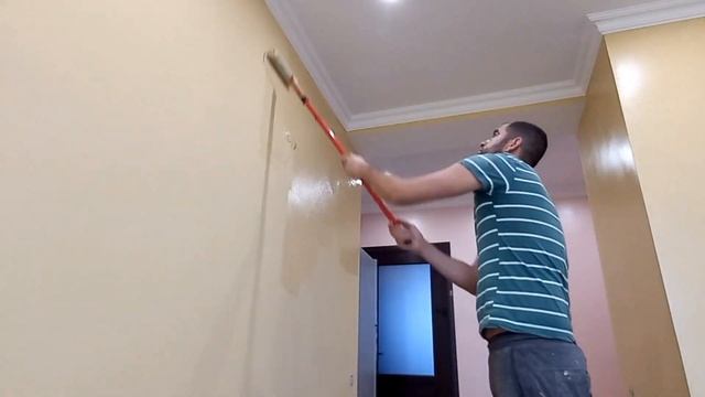 Наносим ЛАК акриловый на стены