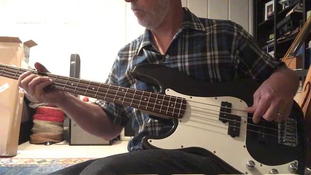 Fender Squier Lefty Left Hand Precision Bass Special Mettalic Sparkle Finish смотреть онлайн