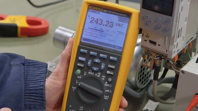 Узнайте, какой цифровой мультиметр Fluke лучше всего подходит для работы в промышленных условиях.