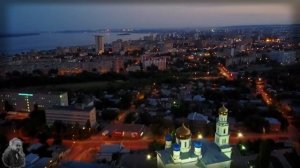 Огней так много золотых на улицах Саратова