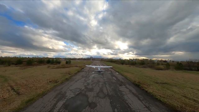 Аэропорт в Верхней Тойме / Intense aircraft traffic in the village at the airport