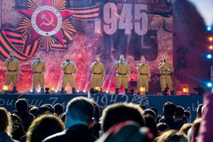 Сомненья прочь, уходит в ночь отдельный десятый наш десантный батальон. Концерт на Поклонной горе.