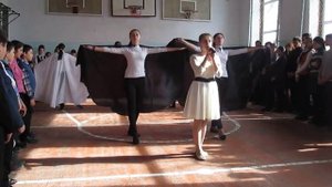Была я маленькой девчонкой в том году! Танец))