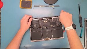 MacBook Pro M1 A2338 Screen Replacement