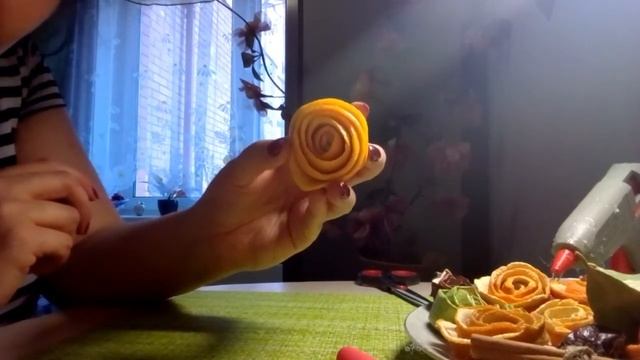 Красивый декор из апельсиновой кожуры. Идея для декора. Картина своими руками МК.