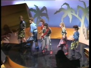 Dolly Dots - Don't Give Up