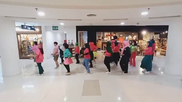 Koyo Jogja Istimewa Line Dance | Chor. Tya Paw | Beginner | Semo by Fuchsia Class смотреть онлайн