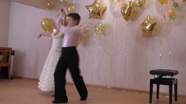 Музыкальная школа №3 - София и Максим - "Венский вальс" 2 "б" класс - Всем Мамам посвящается смотреть онлайн