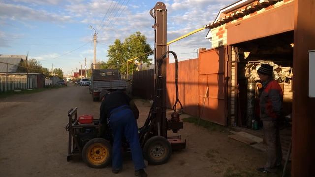 Буровая установка малых размеров. смотреть онлайн