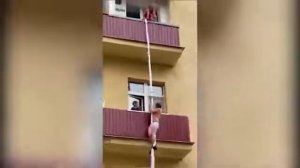 Как любовник через балкон сбегал