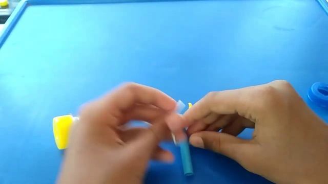 How to make beyblade launcher/ Homemade beyblade launcher/ plastic beyblade launcher/ AD Crafts / смотреть онлайн