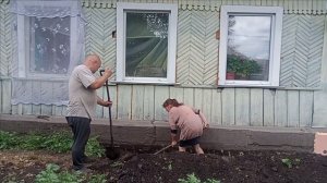 копаем делаем.готовим к утеплению фундамент.ходили за коровами