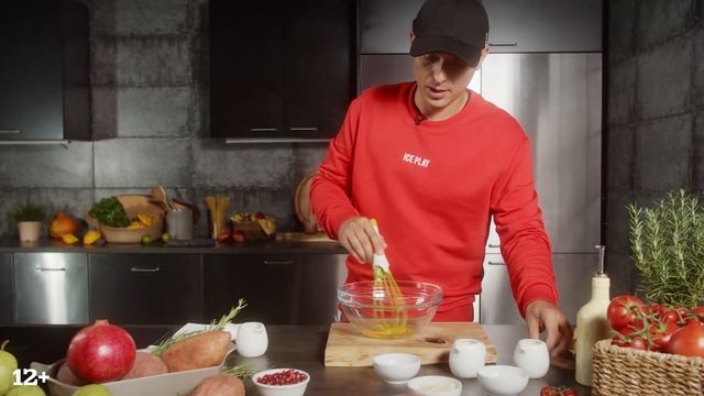 #ФилGood / Стейк из батата с яйцом пашот, копченым овечьим сыром и зеленым салатом / #12