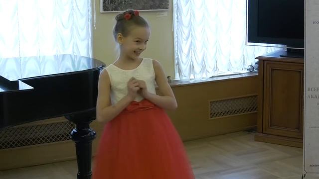 М.Мусоргский "В углу" - Ева Жураковская 9лет