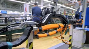 Volvo V60 Plug-in Hybrid сборка на заводе, 2012 г.