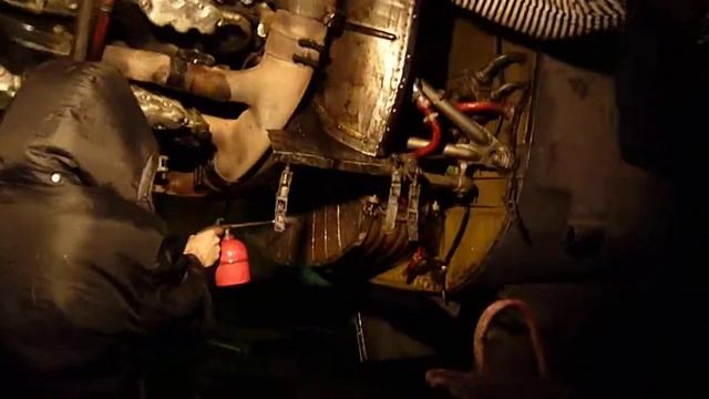 Ил-14 - мойка керосином мотора от масла