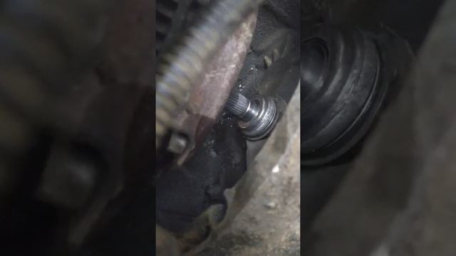 Замена сцепления Рено Клио 2 Симбол, не снимая подрамник и коробки смотреть онлайн