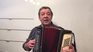 Жил в Одессе славный паренёк