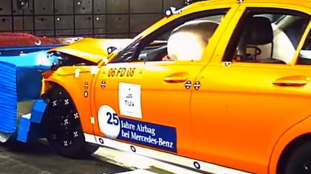 New Mercedes-Benz C-Class Crash Test смотреть онлайн