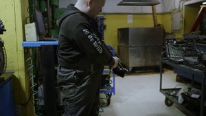 Mazda6 gg 2.0. Чистка клапанной крышки и маслоотделителя, замена прокладок.